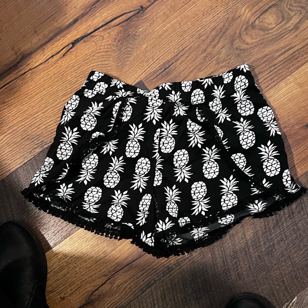 Shorts​​​ - Picture 2 of 4